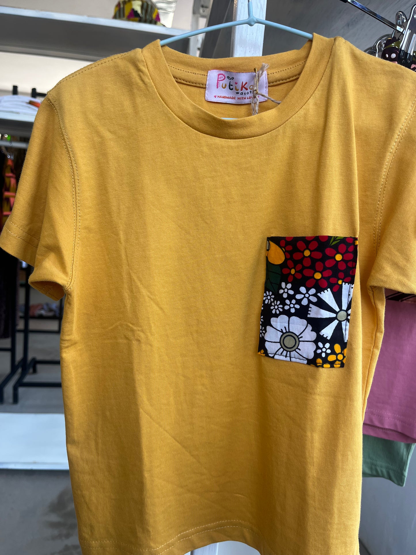 Tshirt - Yellow Earth