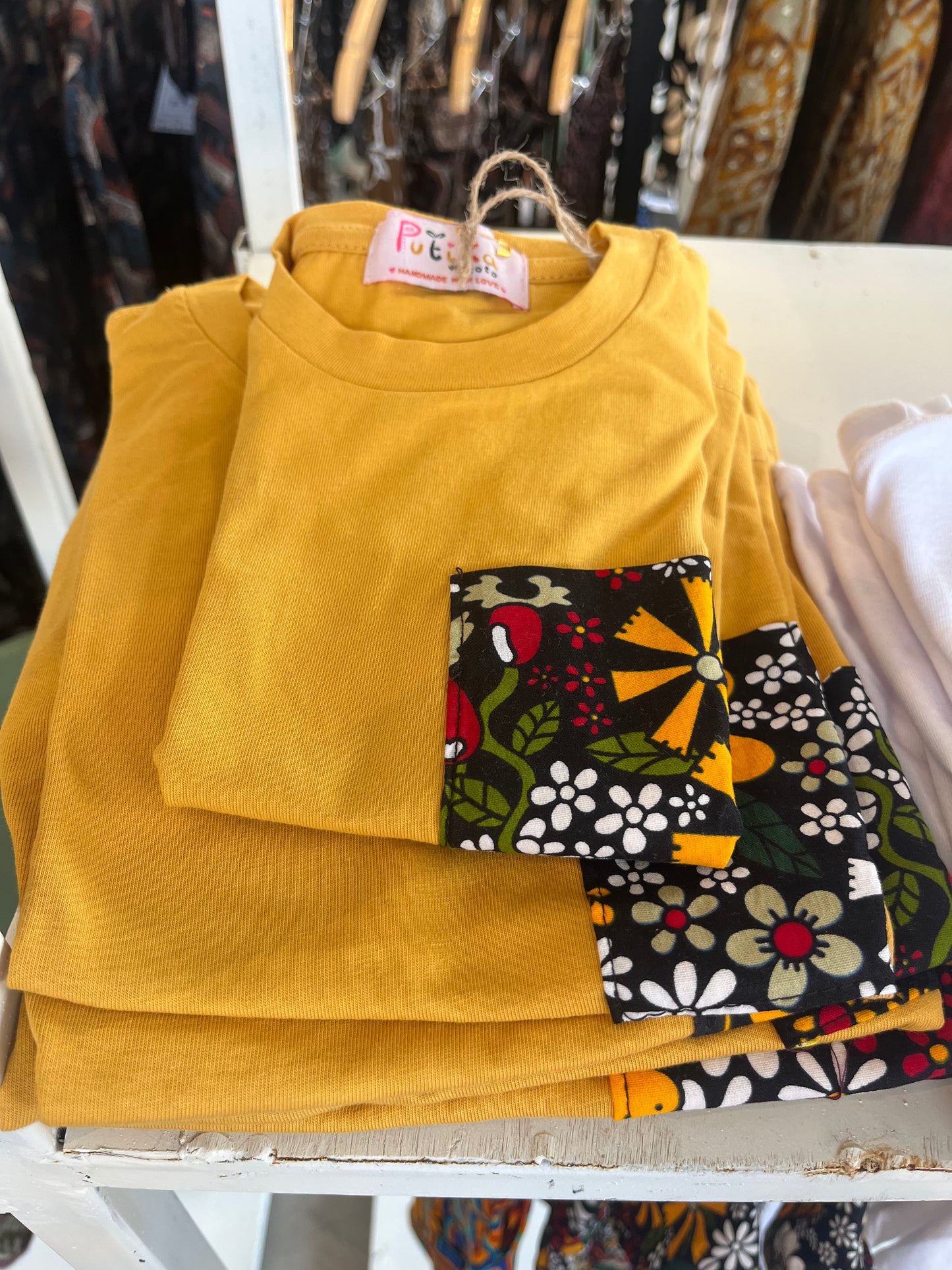 Tshirt - Yellow Earth